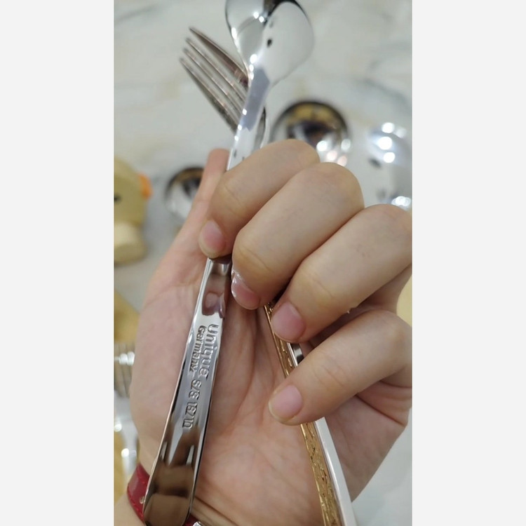 سرویس قاشق وچنگال 24نفره 120 پارچه یونیک دور نوار ( پس کرایه)