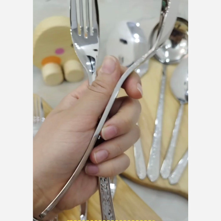 1 سرویس قاشق و چنگال 30نفره 134 پارچه یونیک آلمانی نقره ای ساده ( پس کرایه)