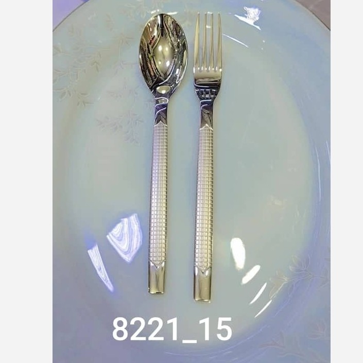سرویس قاشق و چنگال 24نفره و 120پارچه اروپایی نقره ای  ساده ( پس کرایه)