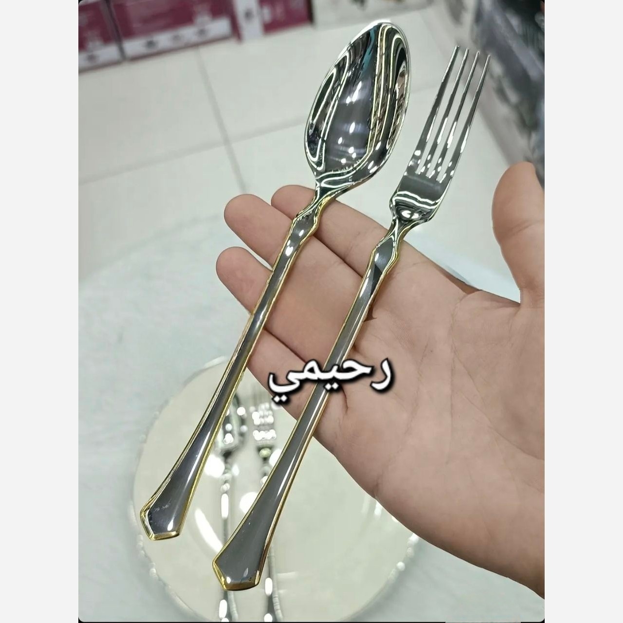 سرویس قاشق وچنگال 24 نفره 120 پارچه نیمه طلایی یونیک بی چمدان ساده دور