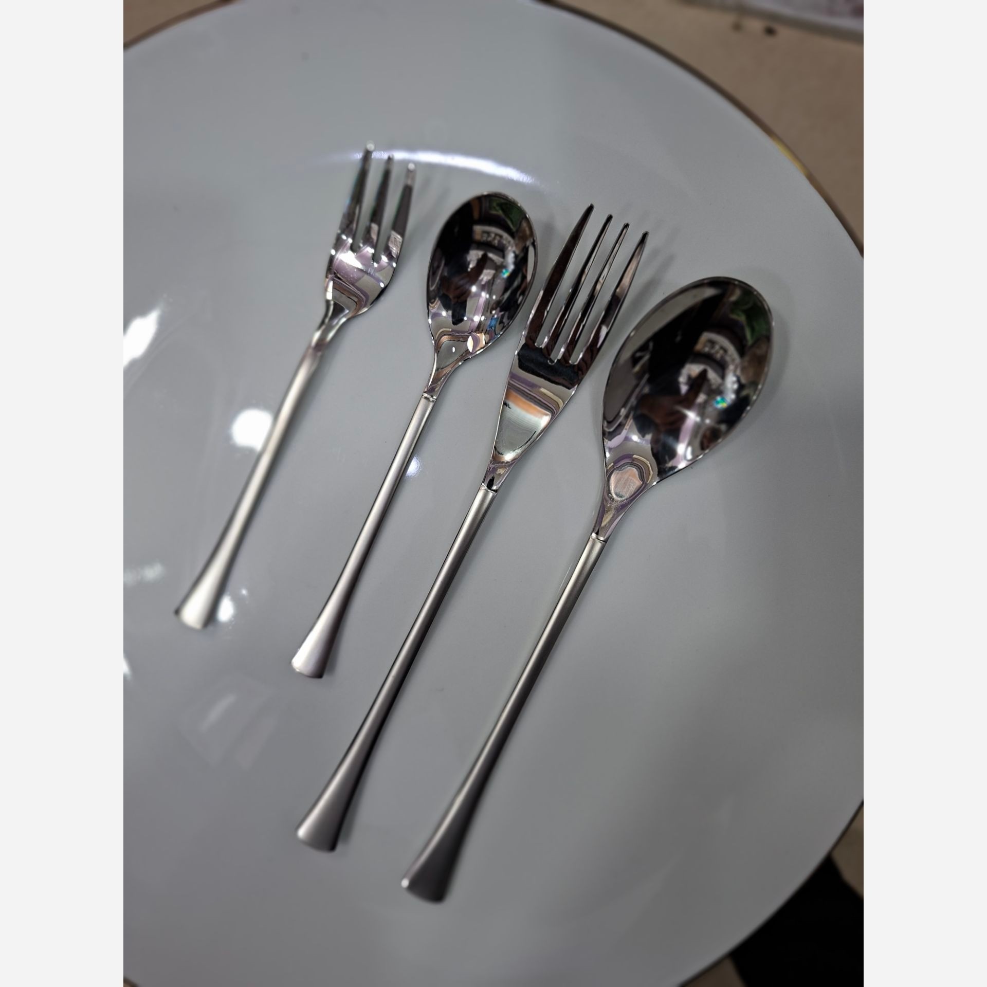 3 طرح سرویس قاشق و چنگال 24 نفره 120 پارچه برند لاکچری ریموند نقره ای جدید