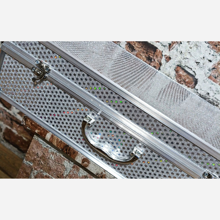 چمدون قاشق و چنگال المینیوم برای سرویس 120 و 144پارچه چمدان قاشق و چنگال (( از نزدیک خیلی قشنگن )) (پس کرایه)