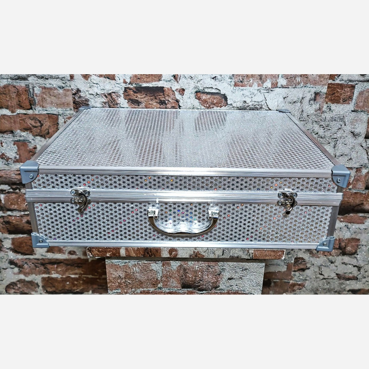 چمدون قاشق و چنگال المینیوم برای سرویس 120 و 144پارچه چمدان قاشق و چنگال (( از نزدیک خیلی قشنگن )) (پس کرایه)