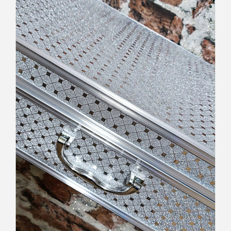 چمدون قاشق و چنگال المینیوم برای سرویس 120 و 144پارچه چمدان قاشق و چنگال (( از نزدیک خیلی قشنگن )) (پس کرایه)