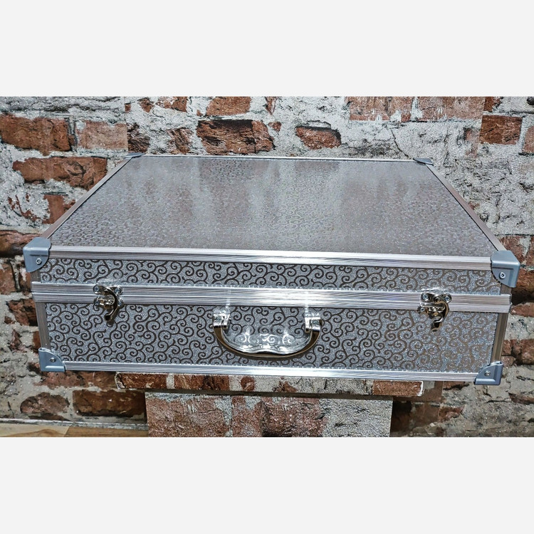 چمدون قاشق و چنگال المینیوم برای سرویس 120 و 144پارچه چمدان قاشق و چنگال (( از نزدیک خیلی قشنگن )) (پس کرایه)