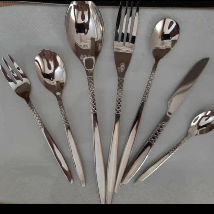 سرویس قاشق چنگال 24 نفره 120 پارچه نقره ای اهنربانگیر یونیک