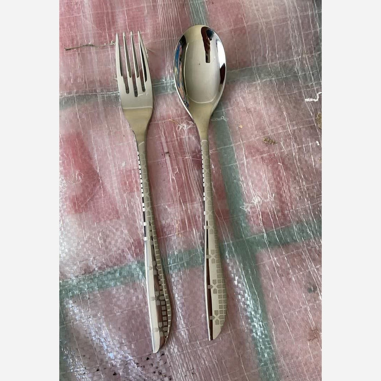 سرویس قاشق و چنگال 24 نفره 120 پارچه ریموند و یونیک اصل نقره ای طرح لیزری